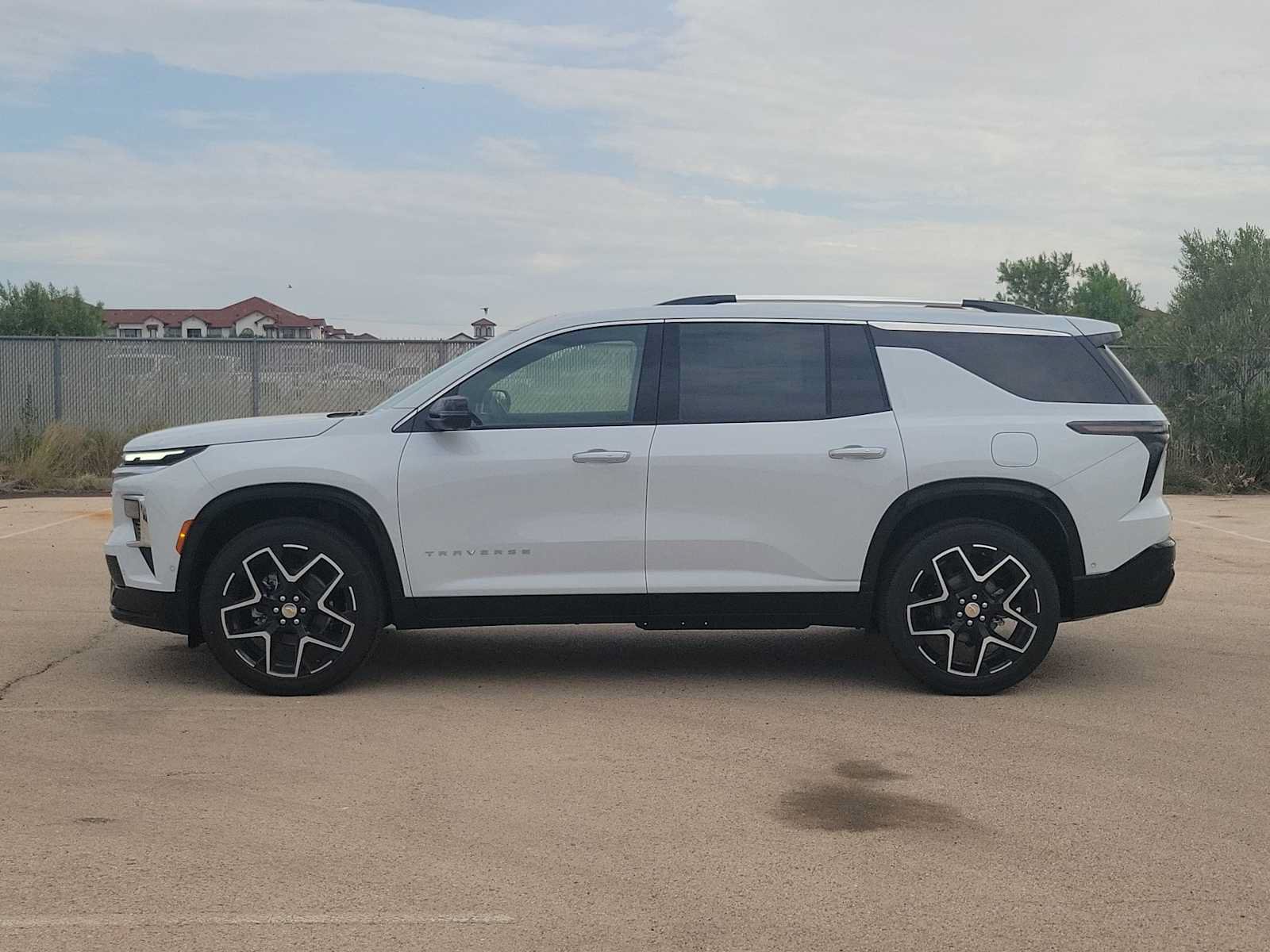 New 2026 Chevrolet Traverse High Country w/ LPO, Floor Liner Package FWD image 5