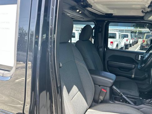 Used 2024 Jeep Gladiator Sport AWD/4WD image 21