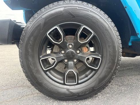 Used 2018 Jeep Wrangler Unlimited Sahara AWD/4WD image 7