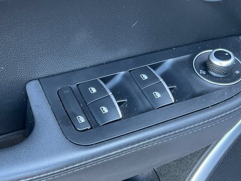 Used 2022 Alfa Romeo Giulia Ti RWD image 12
