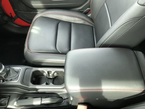 Used 2024 Jeep Wrangler Unlimited Rubicon image 17