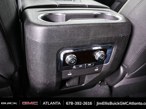 Used 2024 GMC Yukon SLT image 19