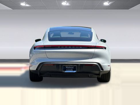 Used 2021 Porsche Taycan RWD image 9