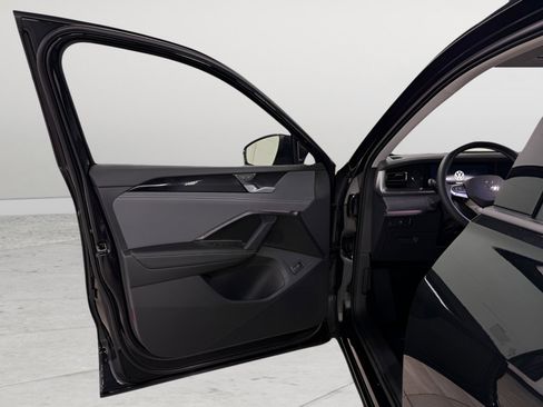 New 2026 Volkswagen Tiguan SE AWD/4WD image 19