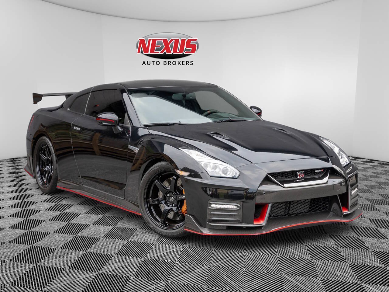 Used 2018 Nissan GT-R NISMO AWD/4WD image 1