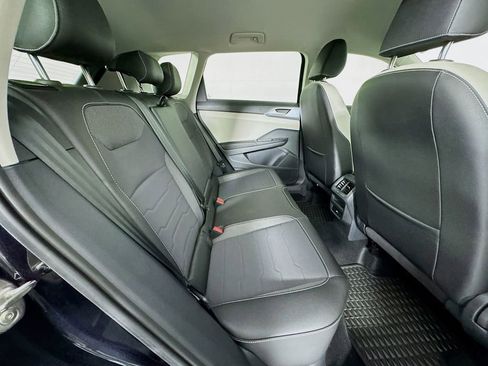 Used 2025 Volkswagen Taos SE image 34