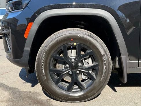 New 2026 Jeep Grand Cherokee L 4WD image 18