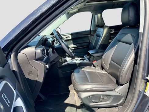Certified 2022 Ford Explorer XLT w/ Equipment Group 202A image 23