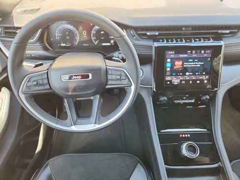 Used 2024 Jeep Grand Cherokee L Laredo image 11
