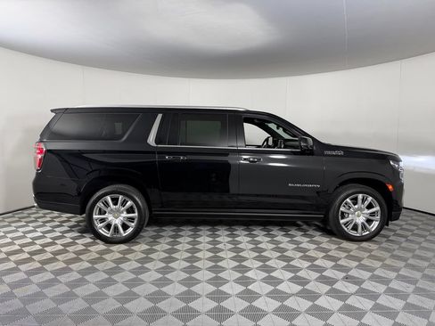 Used 2024 Chevrolet Suburban High Country w/ Premium Package 2 RWD image 5