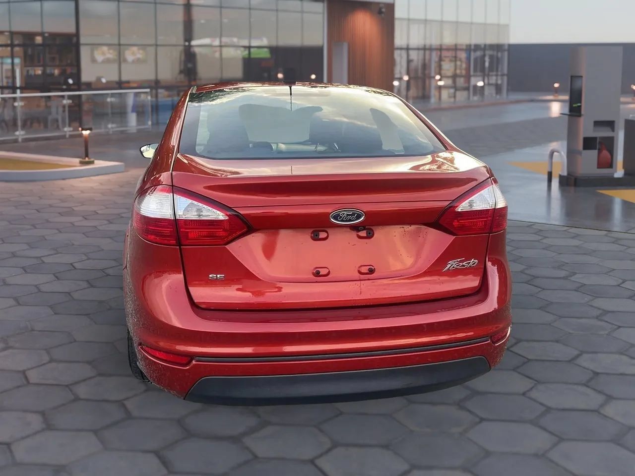 Used 2018 Ford Fiesta SE FWD image 8