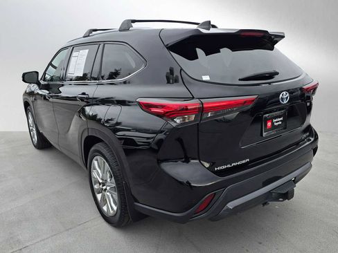 Used 2023 Toyota Highlander Limited AWD/4WD image 2