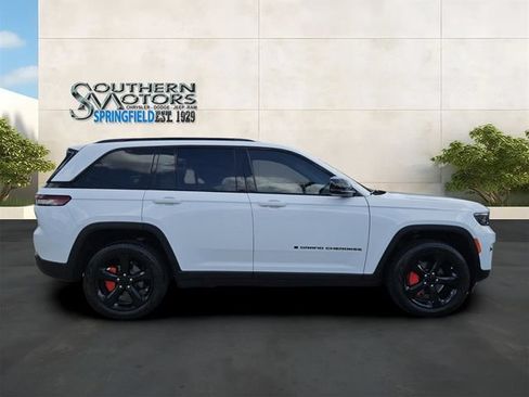 Used 2025 Jeep Grand Cherokee Limited w/ Black Appearance Package RWD image 6