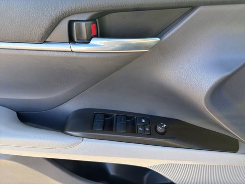 Used 2023 Toyota Camry SE image 11