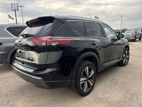 Used 2025 Nissan Rogue SL w/ Tech Package AWD/4WD image 4