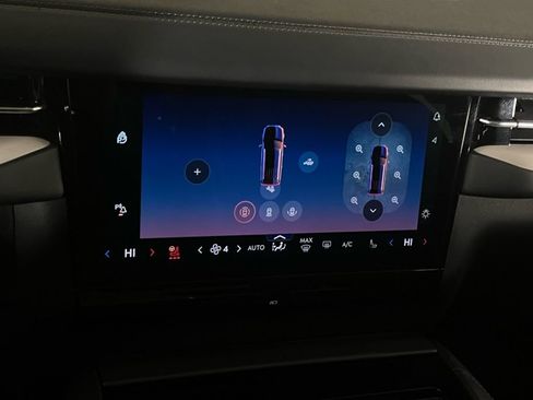 Used 2025 Lincoln Navigator Reserve image 14