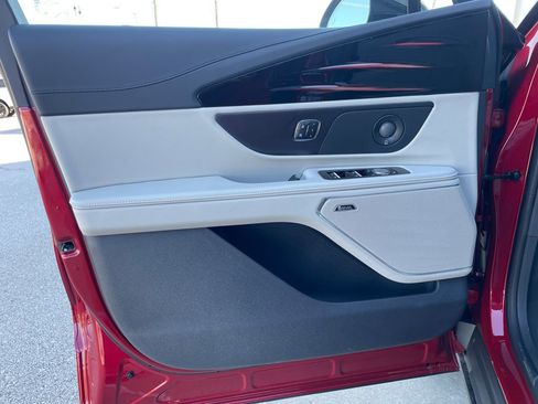 New 2026 Lincoln Nautilus Reserve image 8