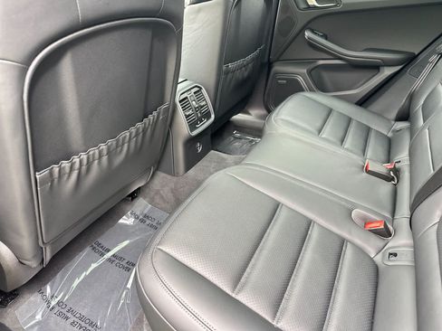 Certified 2026 Porsche Macan AWD/4WD image 13
