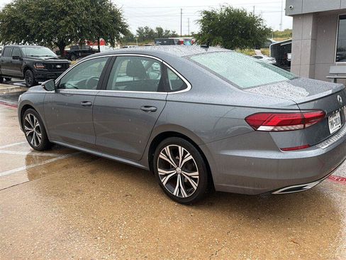 Used 2022 Volkswagen Passat 2.0T SE FWD image 4