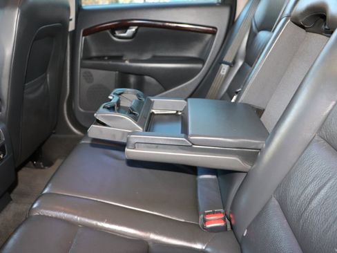 Used 2010 Volvo V70 image 25