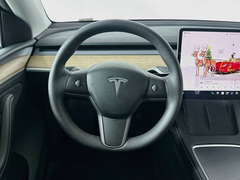 Used 2024 Tesla Model Y Long Range AWD/4WD image 17