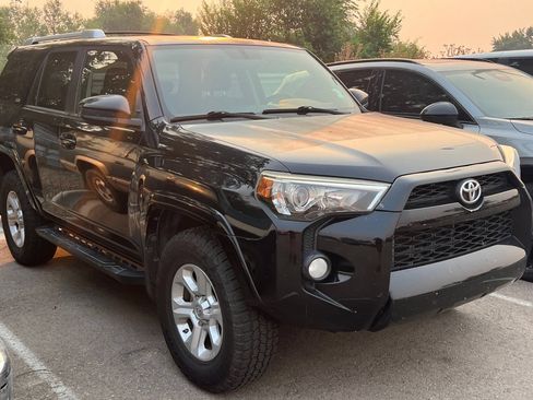 Used 2016 Toyota 4Runner SR5 AWD/4WD image 2