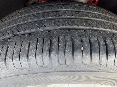 Used 2021 Ford Explorer Limited w/ Equipment Group 301A AWD/4WD image 6