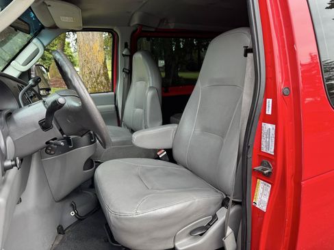 Used 2006 Ford E-350 and Econoline 350 XLT RWD image 10