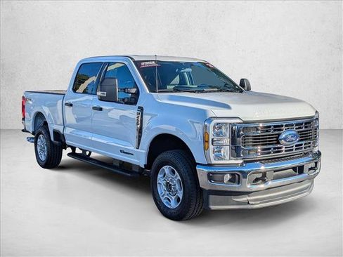 Certified 2025 Ford F250 XLT w/ FX4 Off-Road Package image 3