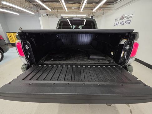 Used 2021 Toyota Tacoma TRD Off-Road w/ Technology Package AWD/4WD image 23