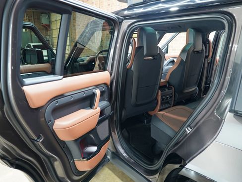 Used 2025 Land Rover Defender 110 image 53