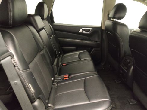 Used 2019 Nissan Pathfinder Platinum image 19