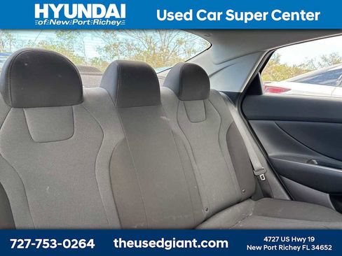 Used 2023 Hyundai Elantra SE image 8