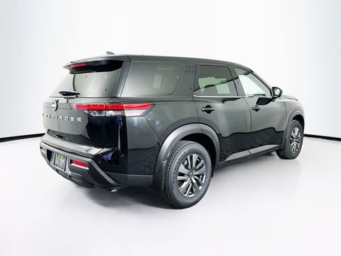 Used 2024 Nissan Pathfinder S image 9