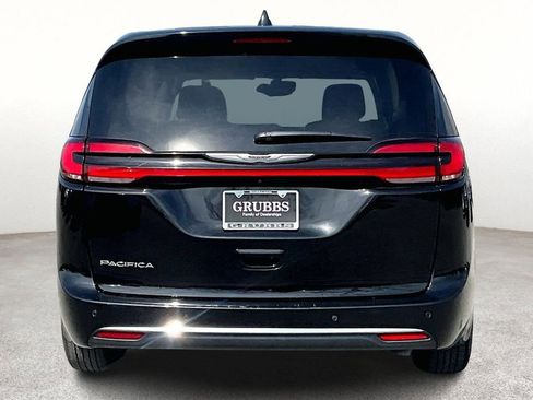 Used 2024 Chrysler Pacifica Touring-L FWD image 5