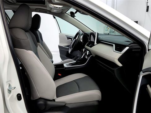 Certified 2023 Toyota RAV4 XLE image 29