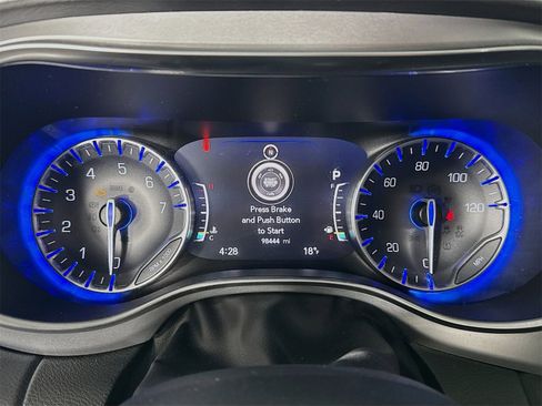 Used 2018 Chrysler Pacifica Touring-L Plus image 14