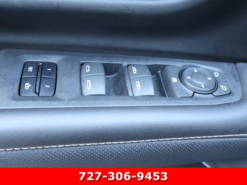 Used 2023 GMC Yukon SLT RWD image 16