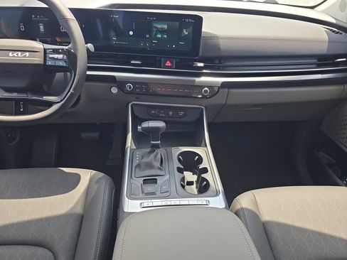 New 2027 Kia Carnival FWD image 14