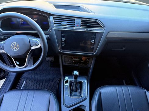 Used 2023 Volkswagen Tiguan SE image 29