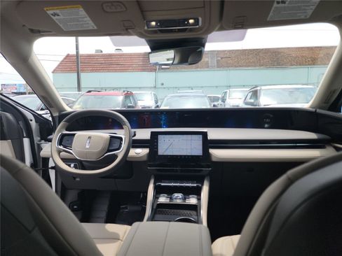 New 2025 Lincoln Nautilus Premier image 23