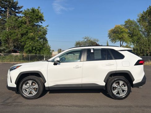 Used 2025 Toyota RAV4 XLE FWD image 22