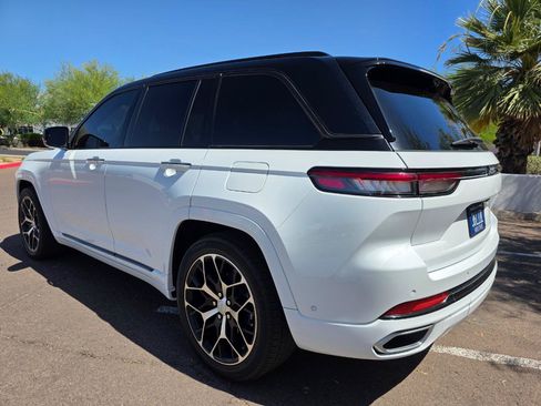 Used 2023 Jeep Grand Cherokee Summit AWD/4WD image 6