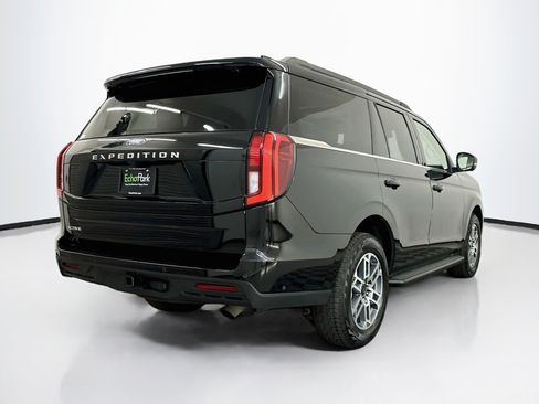 Used 2025 Ford Expedition Active AWD/4WD image 9
