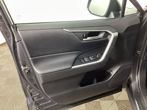 Used 2020 Toyota RAV4 XLE w/ Convenience Package AWD/4WD image 16