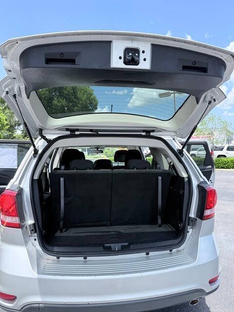 Used 2012 Dodge Journey SXT w/ Flexible Seating Group FWD image 16