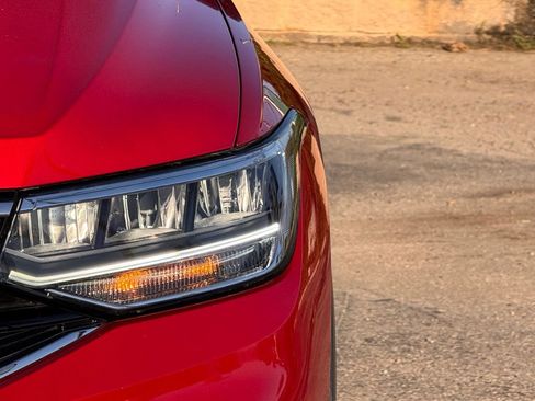 Used 2024 Volkswagen Tiguan SE R-Line image 8