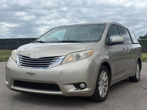Used 2015 Toyota Sienna XLE AWD/4WD image 1