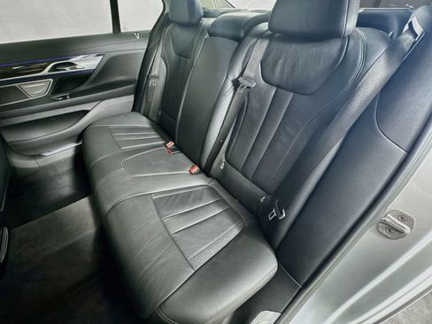 Used 2018 BMW 750i xDrive AWD/4WD image 27