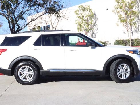 Used 2022 Ford Explorer XLT image 16